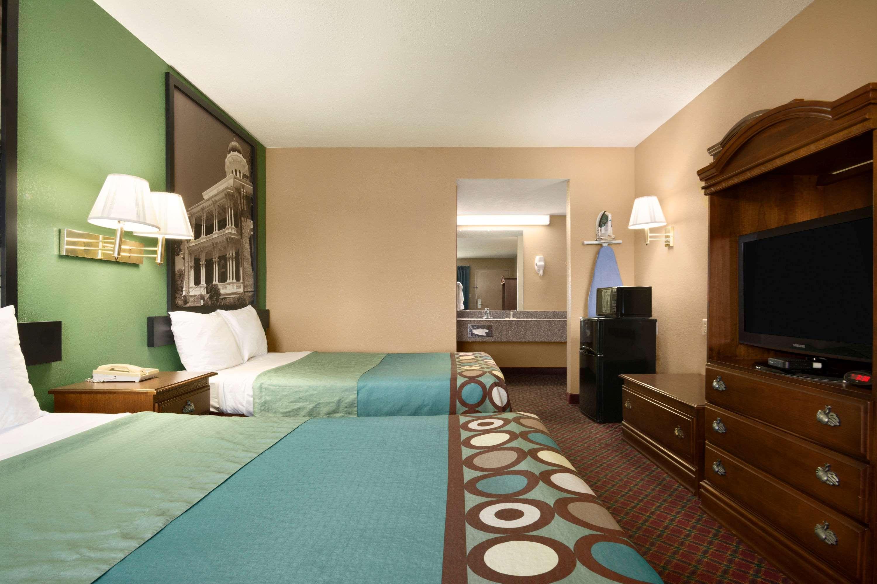 Super 8 by Wyndham Hattiesburg North Exterior foto